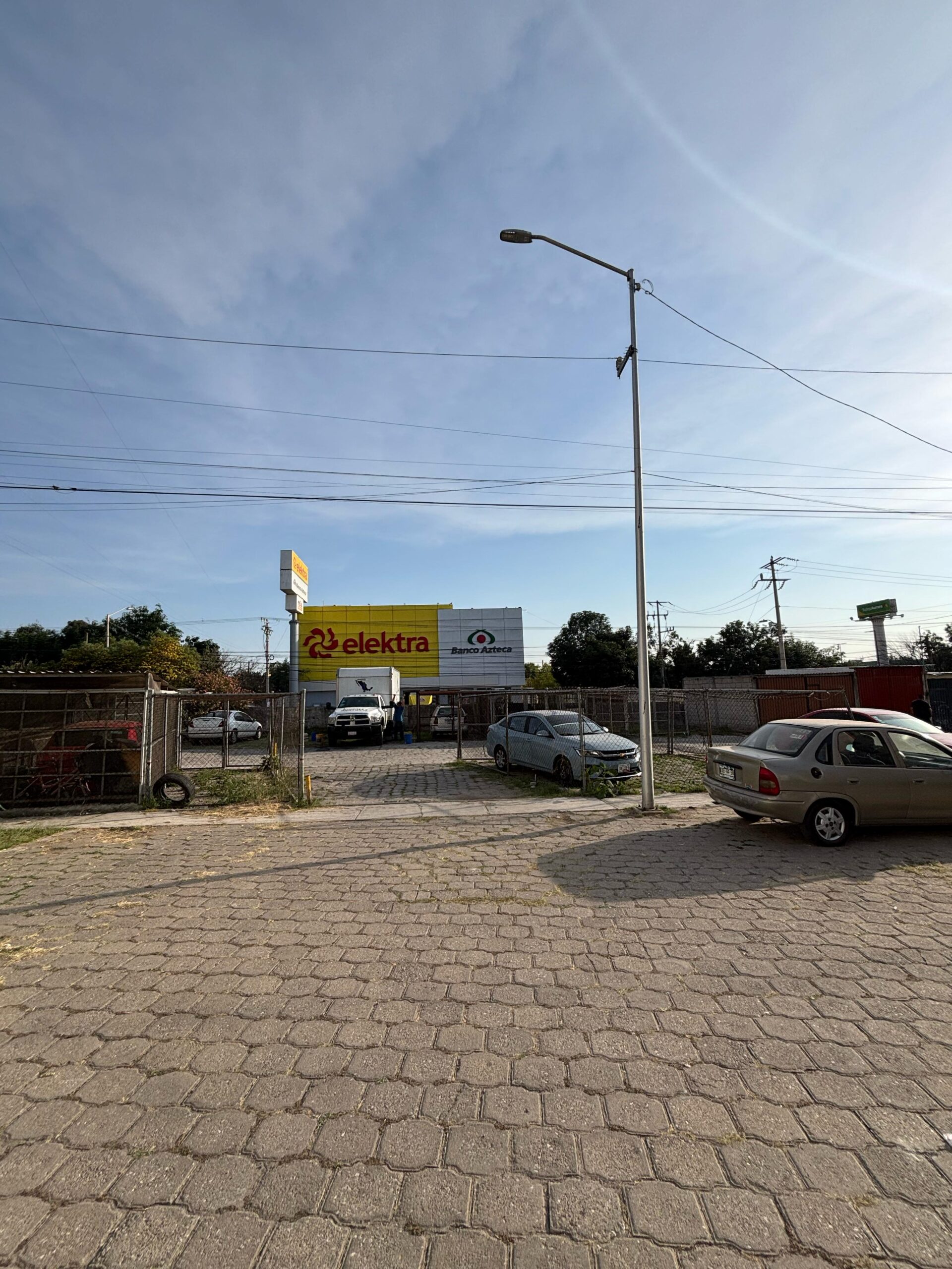 Frente Bodega Aurrera